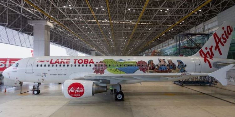 Luar Biasa, AirAsia Promosikan Danau Toba di Badan Pesawat