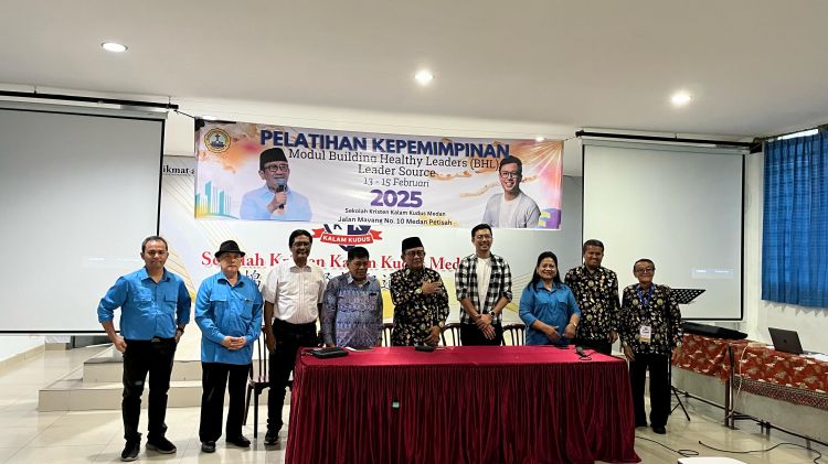 NARASUMBER UTAMA ERICKO TANDAYU SEBUT KEPALA SEKOLAH ADALAH PEMIMPIN KOMUNITAS