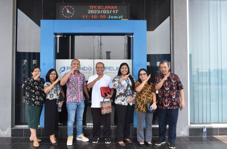 Jemput Mahasiswa Berprestasi  FEB UHN Medan Tunjukkan Kepedulian Tinggi