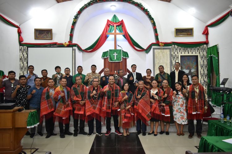 Terpanggil Sukseskan Sentralisasi Keuangan HKBP dan Sukseskan BUMDES serta UMKM, FEB UHN Medan laksanakan Pengabdian di Kabupaten Samosir