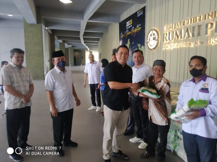Sukseskan Kerjasama Hari Doa Nasional dan Paskah Oikumene Sumut 2023. Ny. Devi Luhut B. Pandjaitan Berbagi Kasih kepada Komunitas Masyarakat.