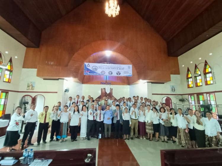 Rektor IAKN Prof Dr. Albiner Siagian Tegaskan Sintua Harus Wujudkan Revolusi Mental