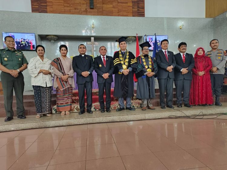 Dihadiri Gubsu Ephorus HKBP Lantik Dr. Richard Napitupulu, ST, MT   Rektor UHN Medan dan Dr. Muktar Panjaitan, S.Si, M.Pd jadi Rekor UHN Pematangsiantar
