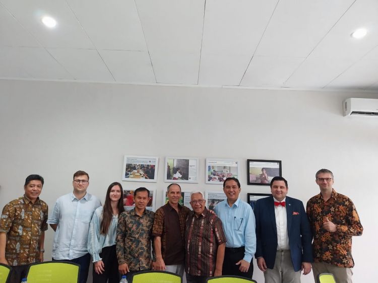 Rektor UHN Medan dan Dekan Fakultas Pertanian  Hadiri Undangan Prof. Dr. David Herak di Jakarta.