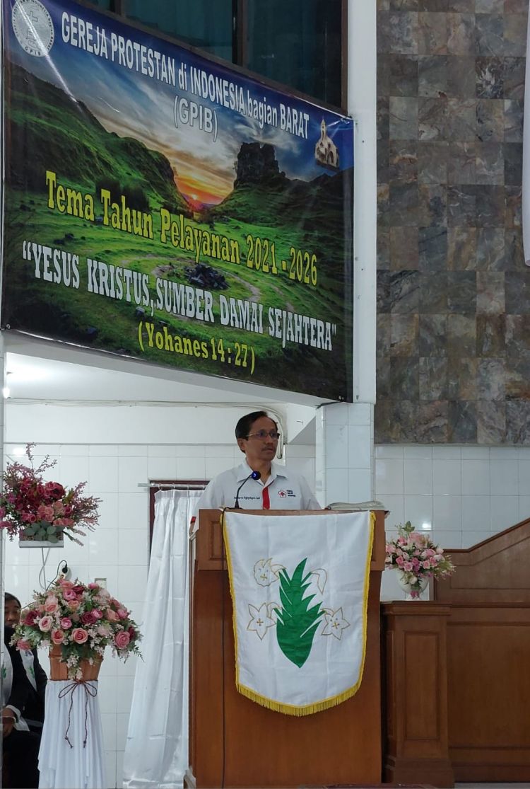 Tak Pernah Lelah Berbakti Dr.dr. Horas Rajagukguk, SpB, FINACS Berikan Literasi dan Edukasi Donor Darah kepada Jemaat GPIB Kapten Muslim