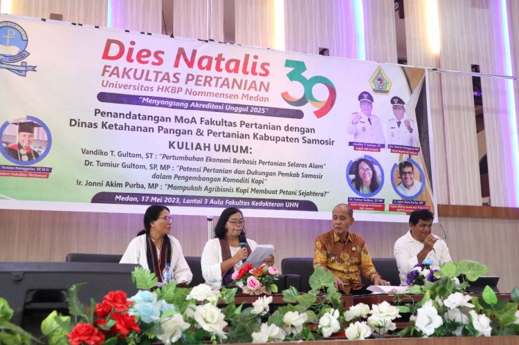 Dr. Tumiur Gultom, SP, MP, Kadis Ketapang dan Pertanian Kabupaten Samosir beri kuliah umum pada Dies Natalis 39 FP UHN