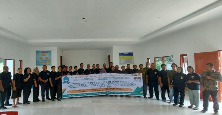 Didampingi Dekan, Tim Riset Mahasiswa Agribisnis Nommensen  FGD Dengan Petani Sawit Rakyat STM Hilir