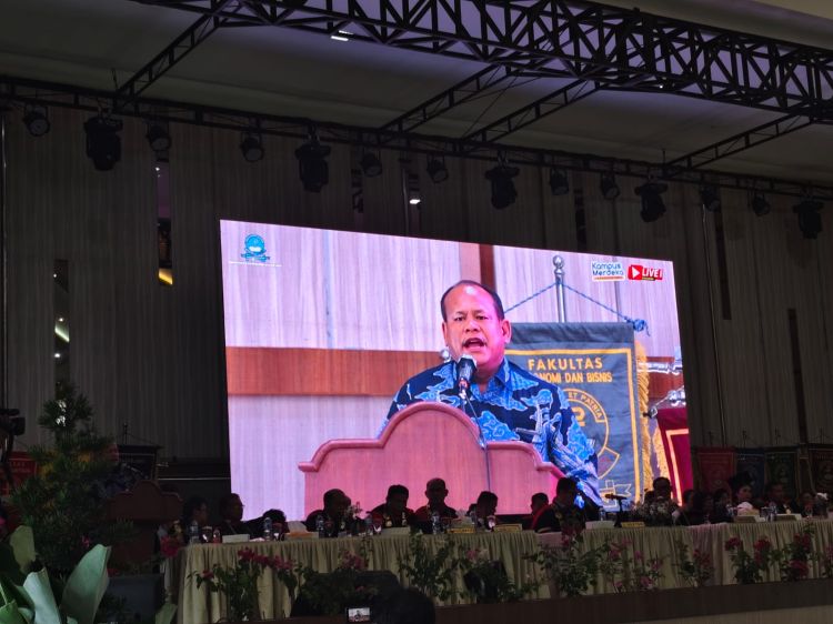 Viktor Silaen SE, MM Harapkan Wisudawan UHN Medan Jadi Agent Of Change dan Pembawa Nama Baik