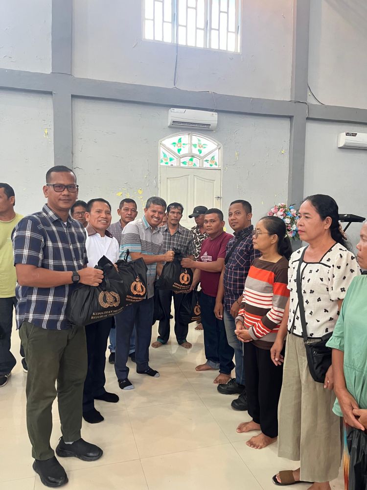 Didukung Penuh Kapolda Sumut, Panitia Paskah Nasional 2025 Berbagi Paket Peduli Paskah Di Medan Deli