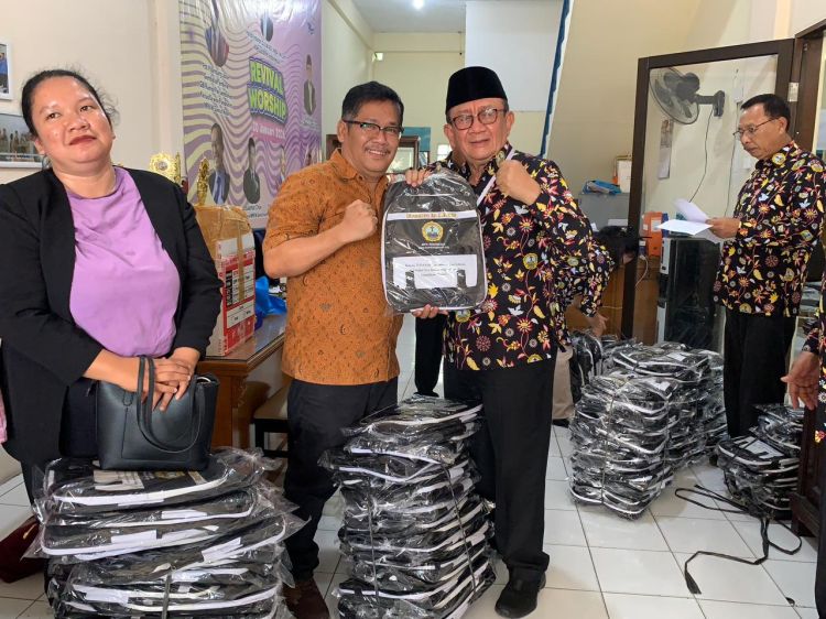 MPKW Sumut-Aceh Bagikan 1.000 Tas Sekolah Gratis untuk Anak Didik dari 32 Yayasan Pendidikan
