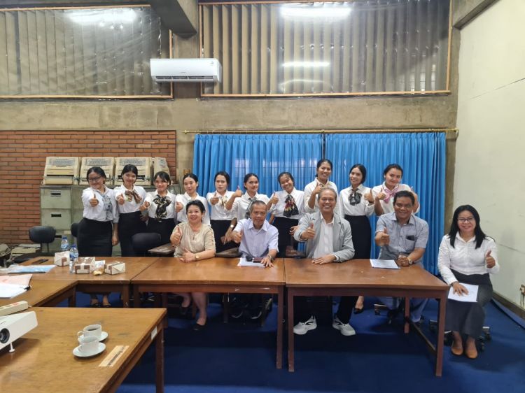 Prodi Administrasi Publik Fisipol UHN Medan Seminarkan Proposal Penelitian Skripsi