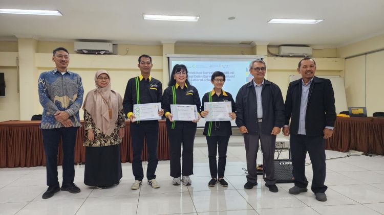 Dosen FK Nommensen Dr.dr. Jenny R Sihombing, SpPK Juara Terbaik ke 2 Asesor Laboratorium Kesehatan LAPRIDA