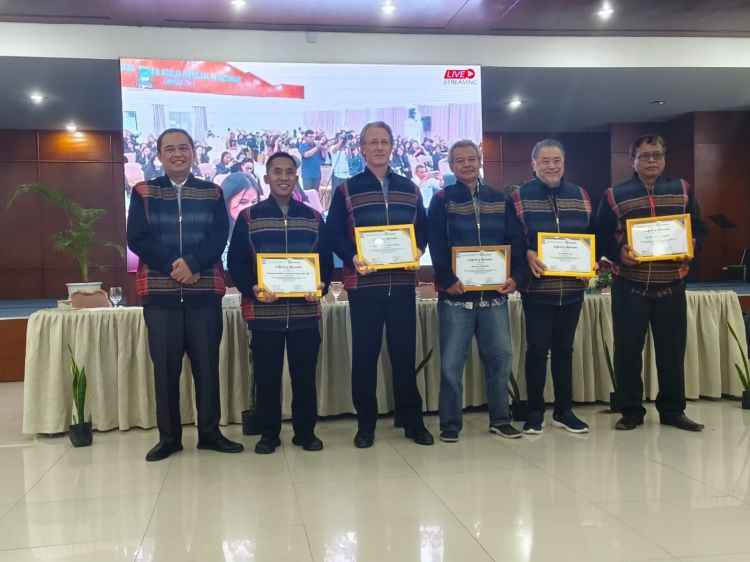 Disponsori Mulia Ceramics Seminar Internasional NICSPEEP Fisipol UHN Medan Menghadirkan Guru Besar  Dari Swiss Sukses
