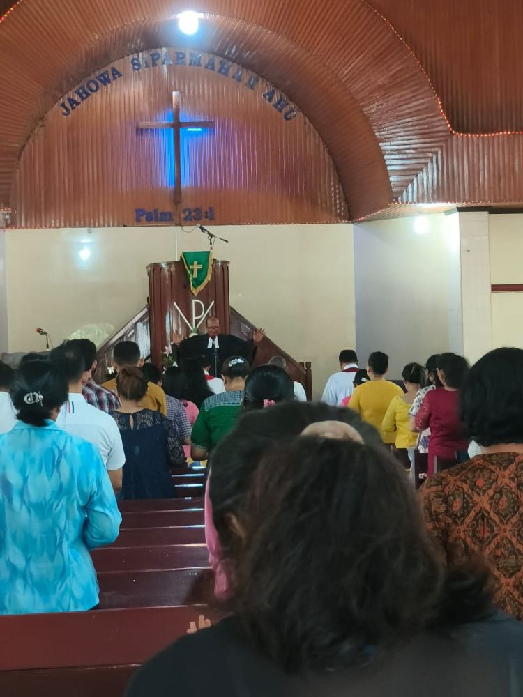 Pdt. Benny Ch Hutabarat, S.Th, M.Psi di HKBP Ampera: Tidak Ada Alasan Orang Kristen Mengeluh
