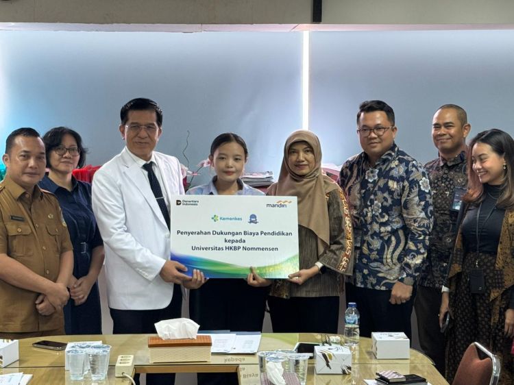 Bank Mandiri Beri Bantuan Pendidikan Untuk FK Nommensen Rp 100 juta