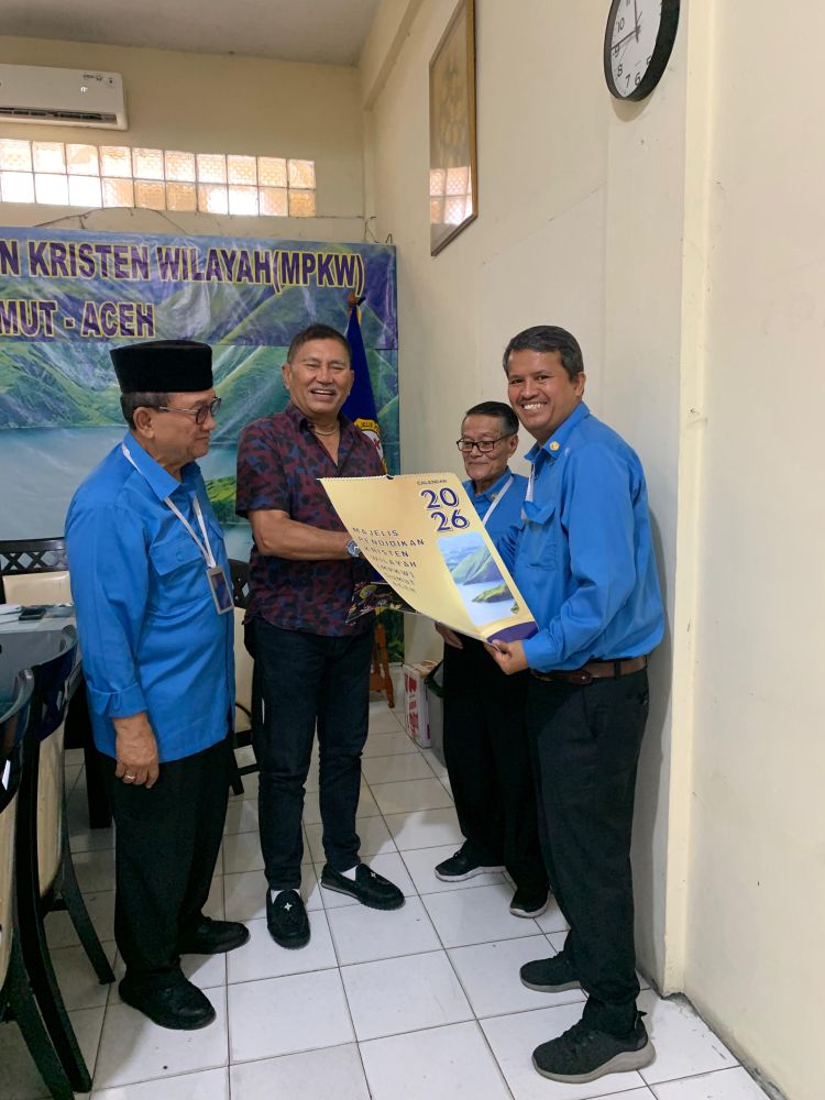 Kunjungi Sekretariat, Penasehat MPKW Sumut-Aceh James Maja Hutapea Tegaskan Sekolah Kristen Harus Bangkit