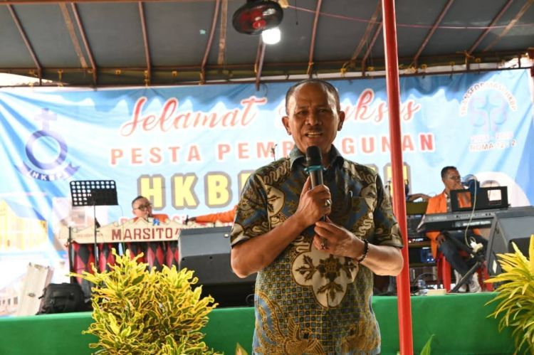 Sang Filantroipis  Kombes Pol (Purn) Dr. Maruli Siahaan Legislator Merakyat Itu Ajak Jemaat Gotong Royong Saat Hadiri Pesta Pembangunan HKBP Ruth Simalingkar