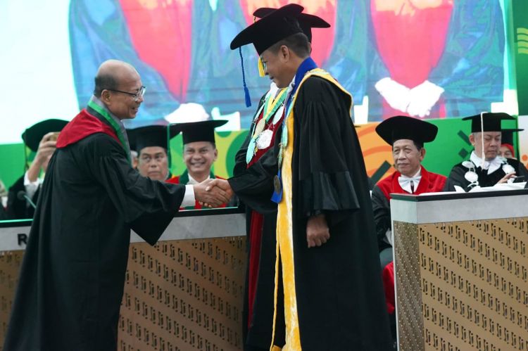 Anak Petani Jadi Guru Besar, Prof. Poltak Sihombing, M.Kom, PhD Tegaskan Penguasaan Emerging Technology Keharusan