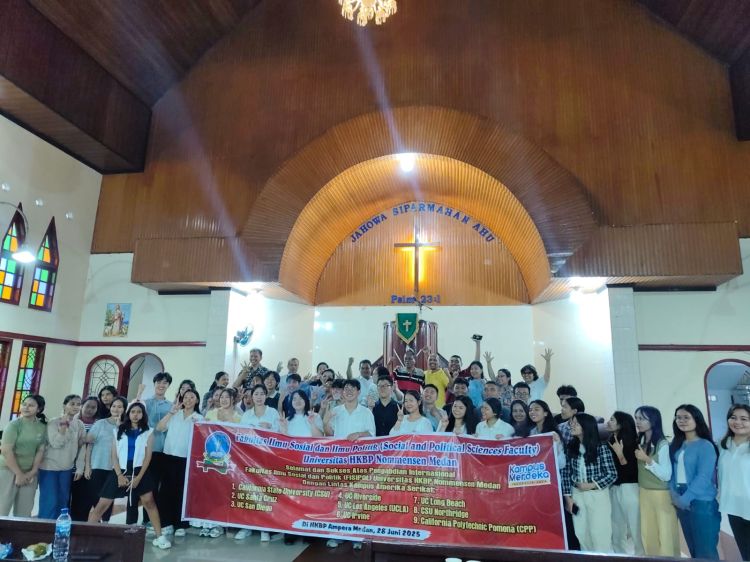 Fisipol UHN Medan Laksanakan Pengabdian Internasional Bersama Mahasiswa Amerika Serikat di HKBP Ampera Medan