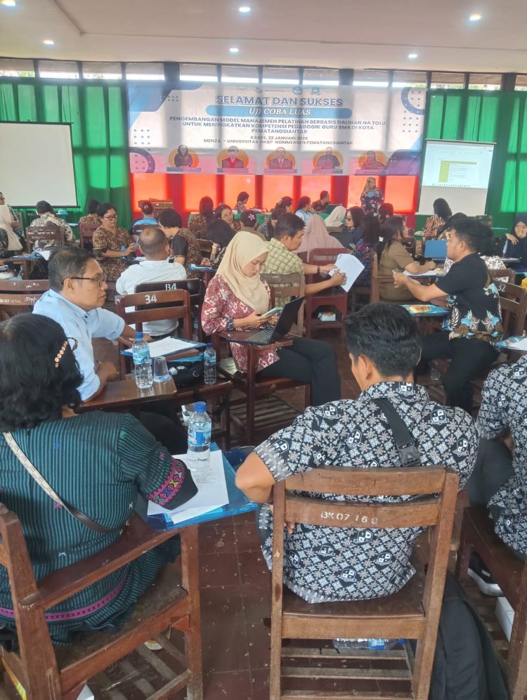 Sebanyak 60 orang Guru SMA Negeri dan Swasta Pematangsiantar Mengikuti Uji Coba Luas Pengembangan Model Manajemen Pelatihan Berbasis Budaya Batak Dalihan Na Tolu (DNT)