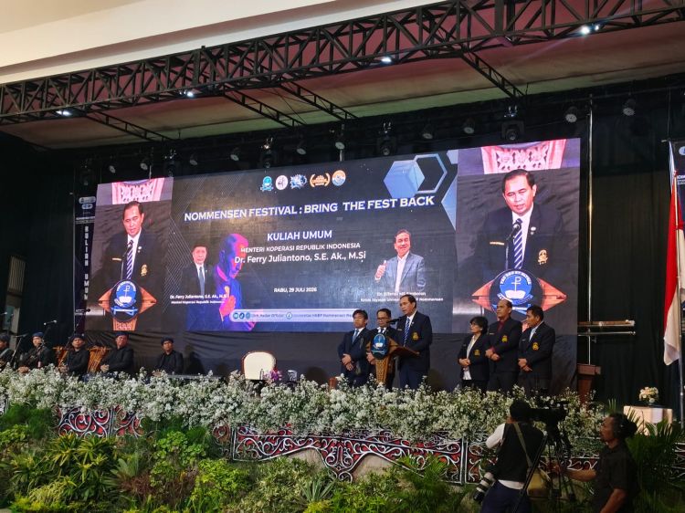 Rektor UHN Medan Apresiasi Menteri Koperasi RI Saat Kuliah Umum di UHN Medan