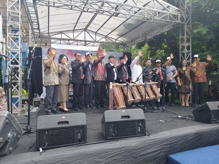 Tampilkan Marsada Band, Launching Dies Natalis UHN Ke-71 Sukses dan Meriah