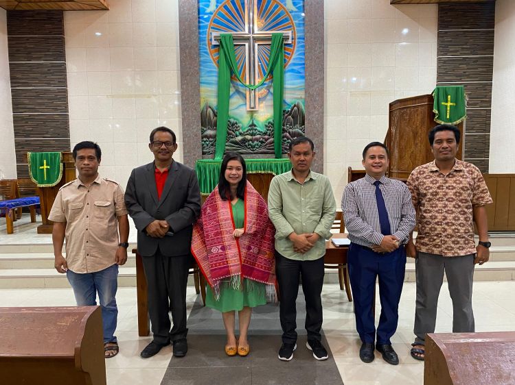 Ceramah di HKBP Ressort Efrata Martubung, Dr. Nenny Ika Putri Simarmata, M.Psikolog Tegaskan Untuk Cerdas Berinternet