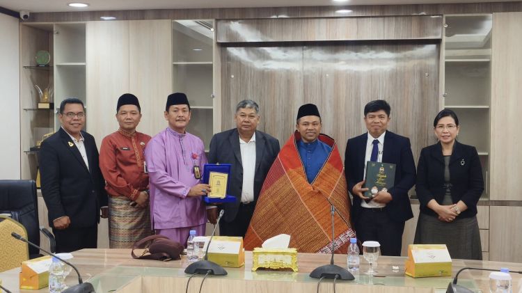 Audensi dan Sosialisasi UHN Kepada Gubernur Riau, Pdt. Dr. Enig Sonatha Aritonang Tegaskan UHN Siap Bantu Pengembangan SDM Provinsi Riau