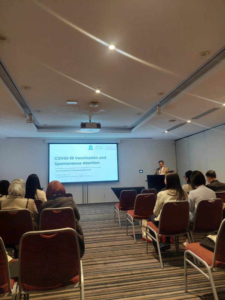 Dekan Fakultas Kedokteran  Nommensen Presentasi Di Forum Ilmiah Internasional Asia Pasifik Di Australia