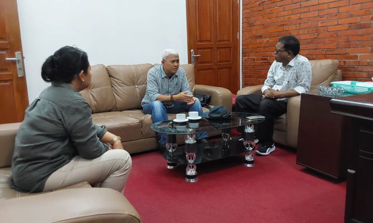 Diskusi Hangat Dr. John Fresly Hutahaean, SH, LLM  Dengan Dekan Fisipol UHN Medan