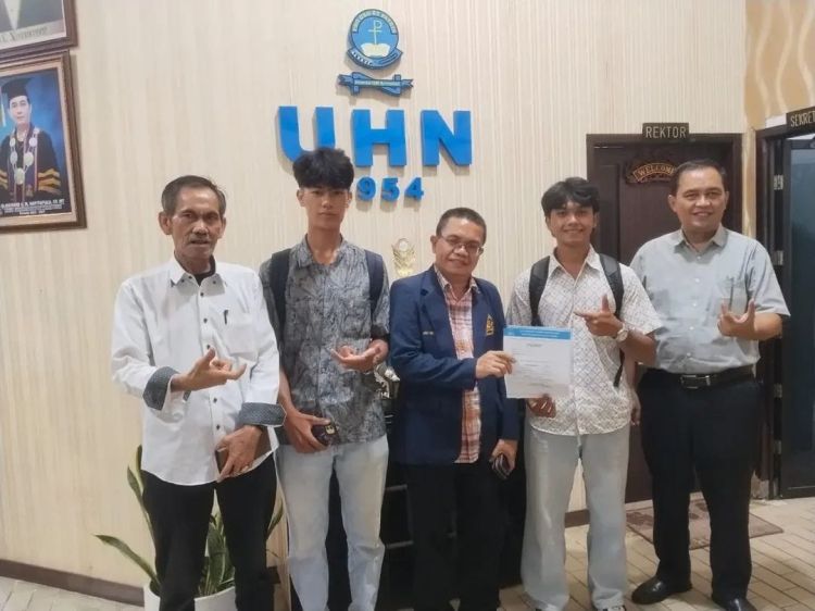 Rektor Semangati dan Motivasi Dua Mahasiswa UHN Medan Ikuti Taekwondo Internasional di Bangkok Thailand