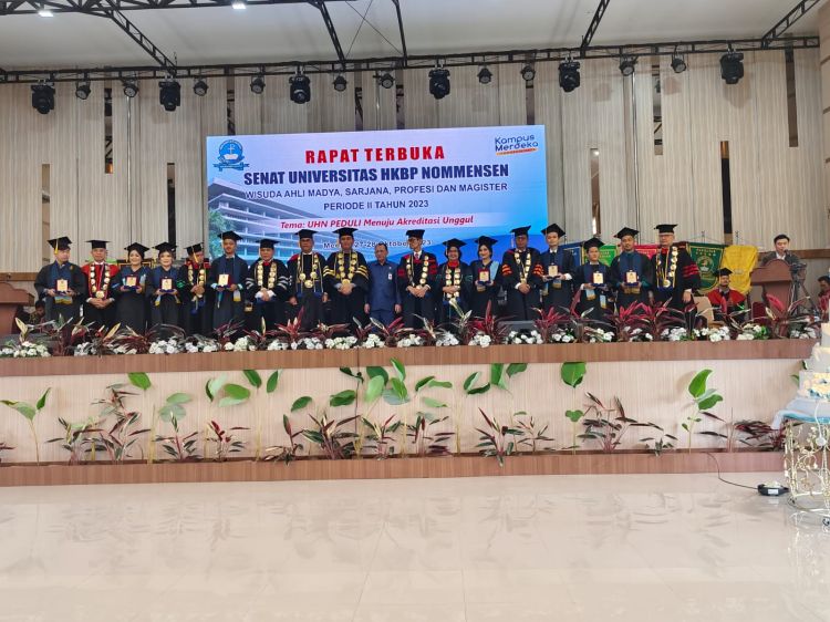 Wisuda 1518 Lulusan, Rektor Tegaskan UHN Medan Siap Menjadi PTS Berbasis Outcomes dan Terapkan e-office