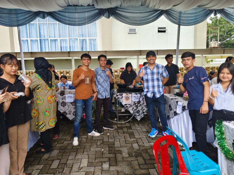 Bazar Kewirausahaan  FEB UHN Sukses, Dekan Dr. Hamonangan Siallagan, M.Si Tegaskan Spirit Kewirausahaan Harus Ditekankan Sejak Dini