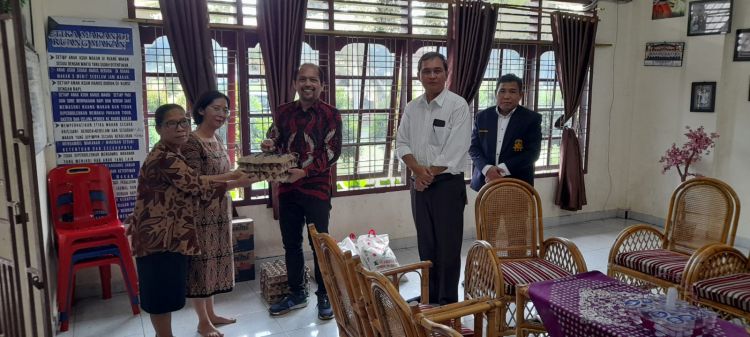 Rangkaian Dies Natalis ke 70, FEB UHN Medan Berbagi Kasih Dengan Panti Asuhan Elim