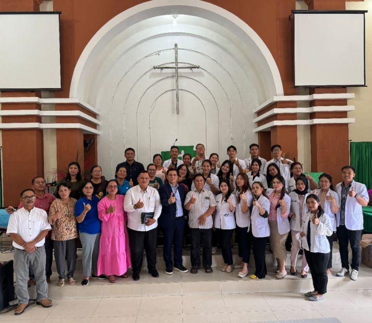 Menyambut Natal 2025 Fakultas Kedokteran Nommensen bersama alumni  Gelar Bakti Sosial