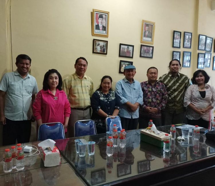 Panitia Natal Lintas Generasi Sumut beraudiensi dengan Dr. Drs. RE Nainggolan, MM