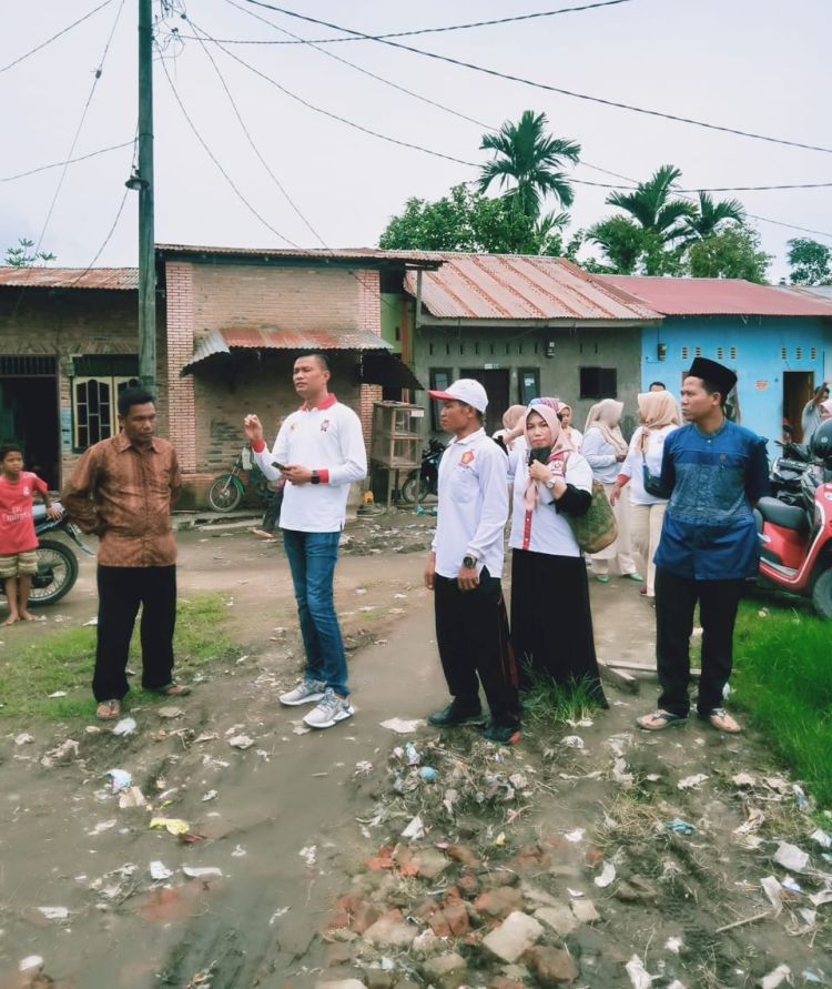 Terabaikan 15 Tahun, Haris Kelana Tinjau dan Dorong Perbaikan Jalan di Marelan