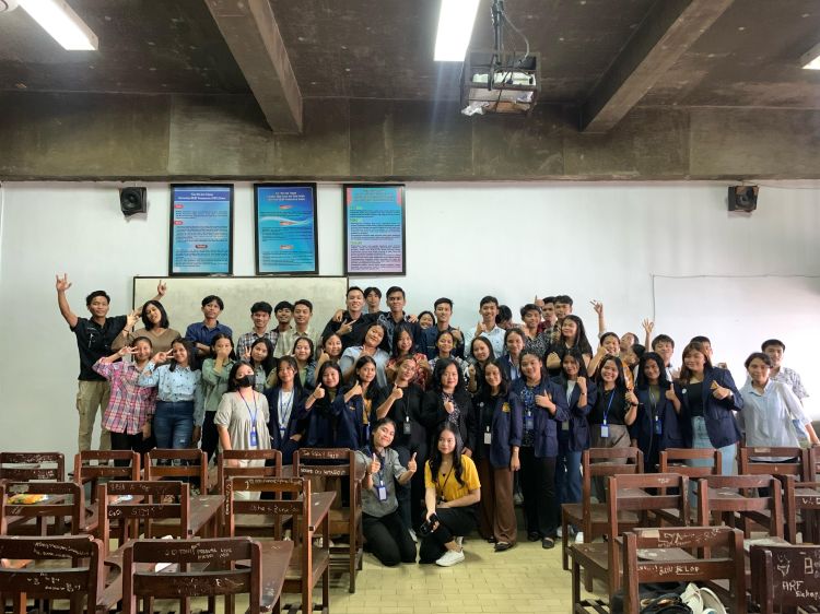 Mahasiswa Fisipol UHN Medan Harus Punya Keterampilan Berkomunikasi