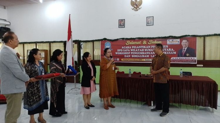 Dimoderatori Dr. Marlan Hutahaean, M.Si Kaprodi S2 MIA UHN Medan, Workshop DPD IAPA Sumut Sukses