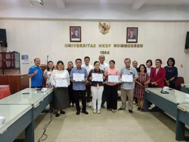 Rektor dan Ketua LPM UHN Medan Apresiasi Lima Prodi Terbaik Pelaksanaan Monev