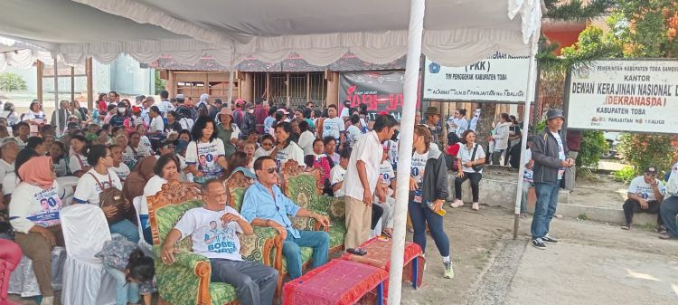 Meriah dan Pecah, Pembagian Kacamata Gratis Sahabat Maruarar & RE Nainggolan Balige