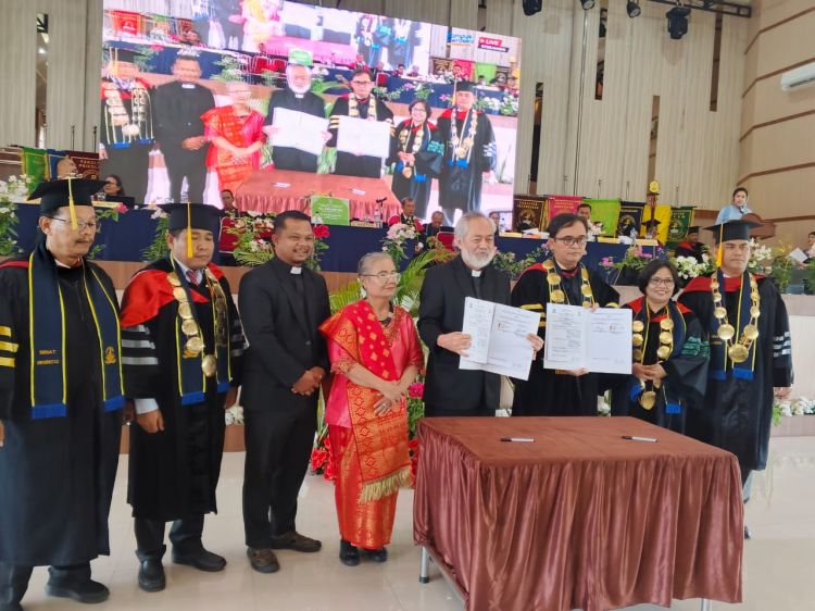 Kadep Marturia HKBP Ingatkan Wisudawan UHN Medan Untuk Bertanggung  Jawab Terhadap Masa Depannya