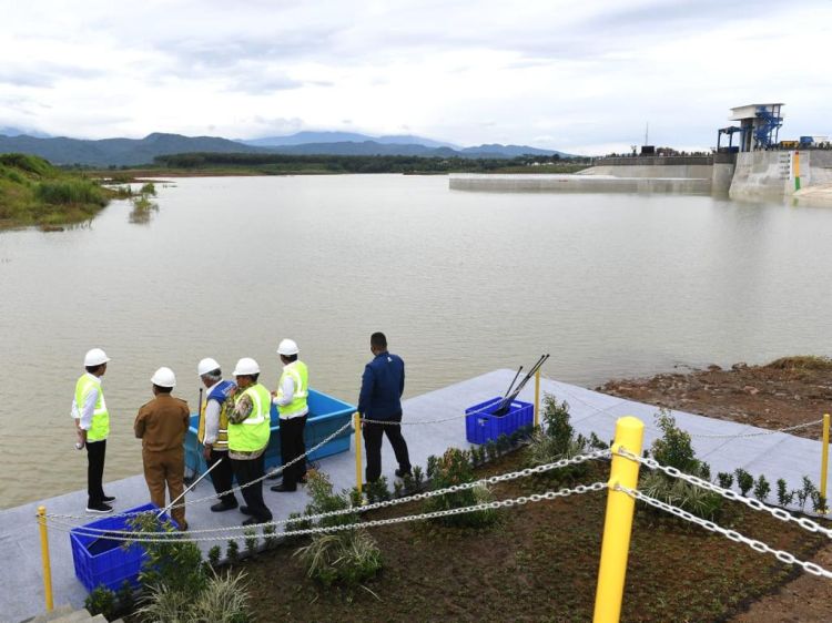 Jokowi Resmikan Bendungan ke-33