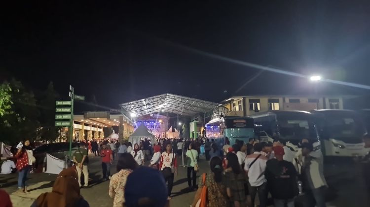 Pesta Rakyat, Belasan Ribu Relawan Jokowi Datang ke Solo