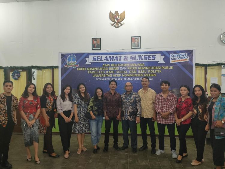 Acara Pelepasan Sarjana di Fisipol UHN Medan Penuh Keakraban dan Kekeluargaan