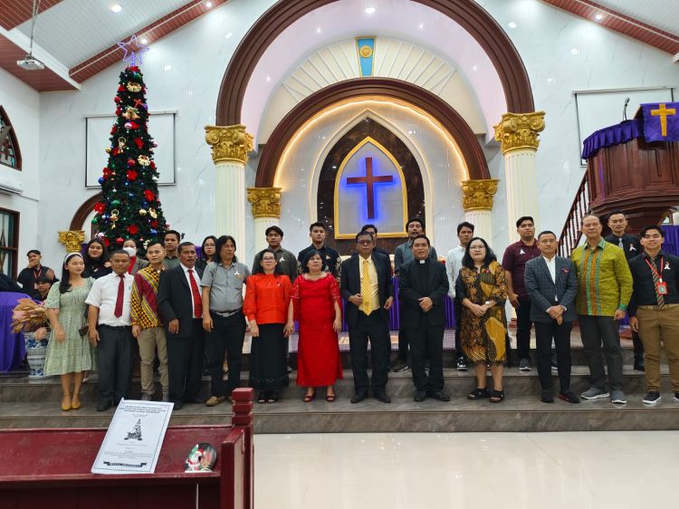 Dekan Tegaskan Natal Momentum Keluarga Besar Fisipol UHN Medan Bersyukur dan Koreksi Diri